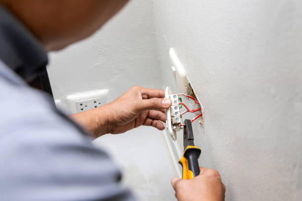 Best Local Electrician Companies  in Urbana, IL
